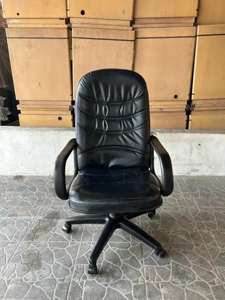Kursi kerja direksi