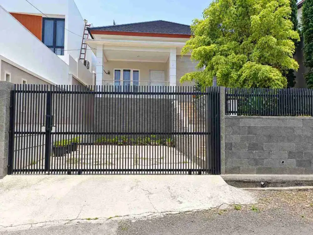 Dijual Rumah Cantik konsep Asri Backyard di Komplek GegerKalong Bandung
