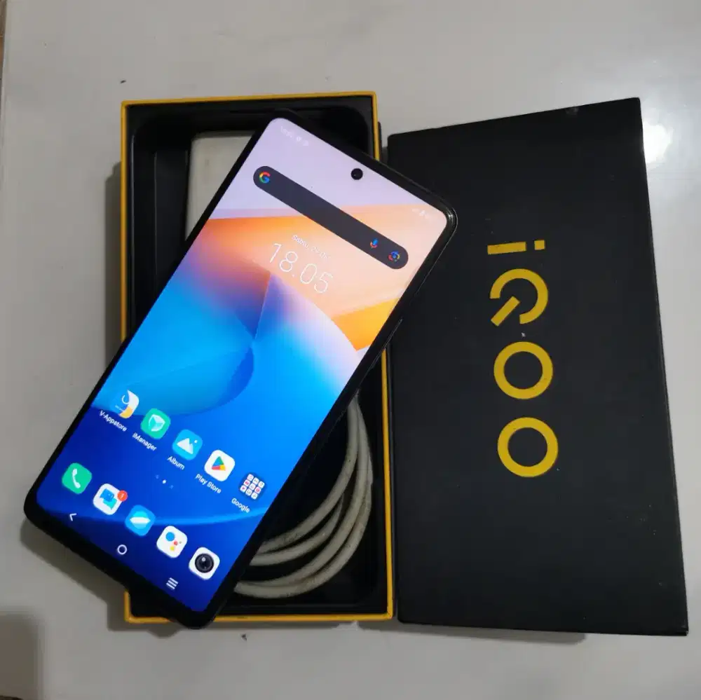 Iqoo Z7 5G ram 8+8/128
