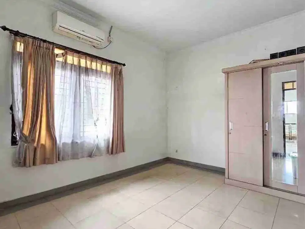 Dijual  dibawah harga pasaran rumah mewah di Taman sari lebak bulus Jaksel
