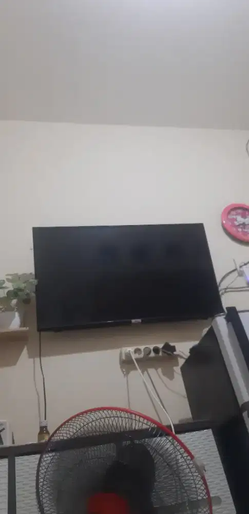 Televisi lcd mrk tcl 40 inc bekas