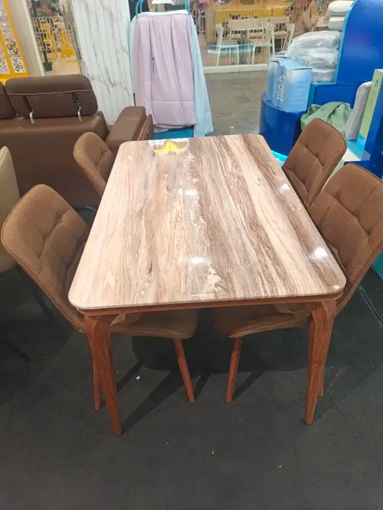 MEJA MAKAN MARMER 4 KURSI PROMO KREDIT 0DP