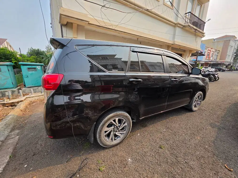 Innova Reborn 2.4 AT diesel hitam