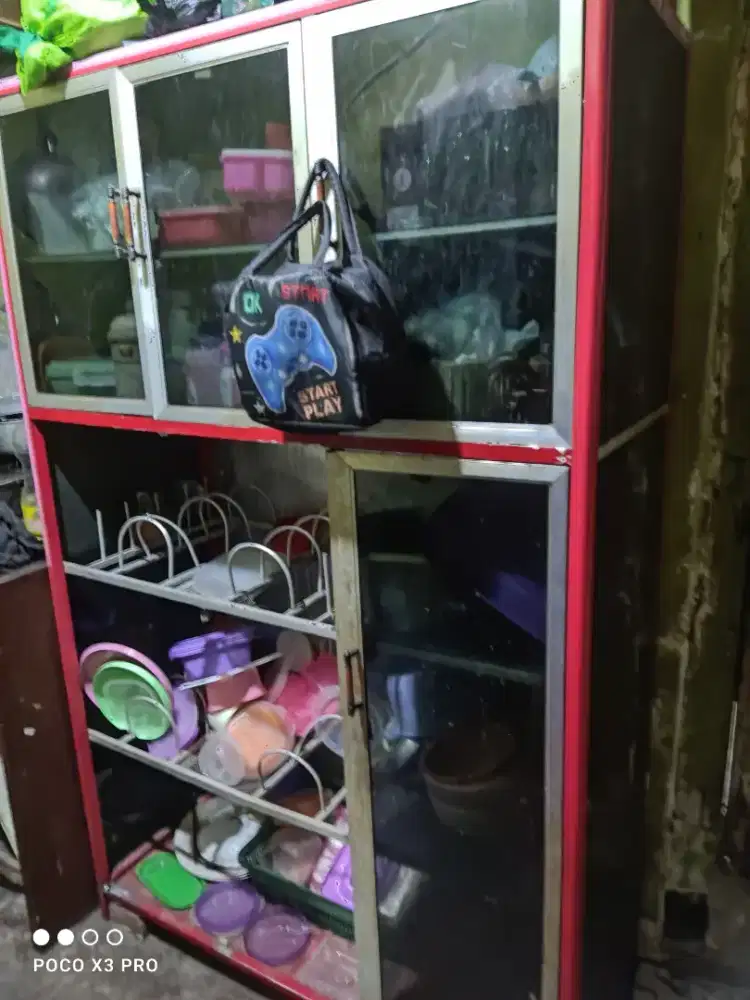 Rak piring kaca 3 pintu