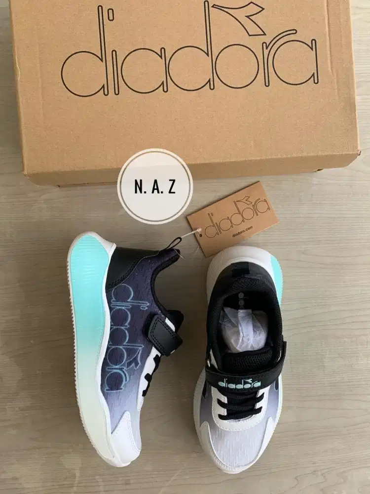Sepatu anak Diadora Parka size 31; 33