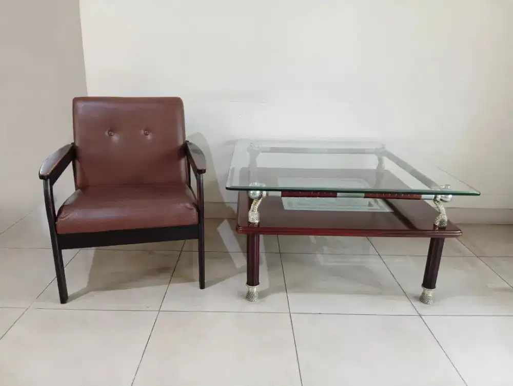 Meja & kursi  Rp 1.000.000