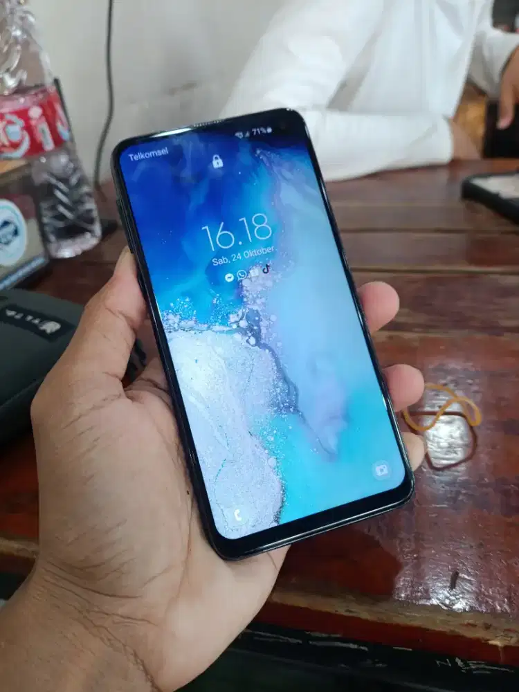 Samsung s10e ( 6/128 )