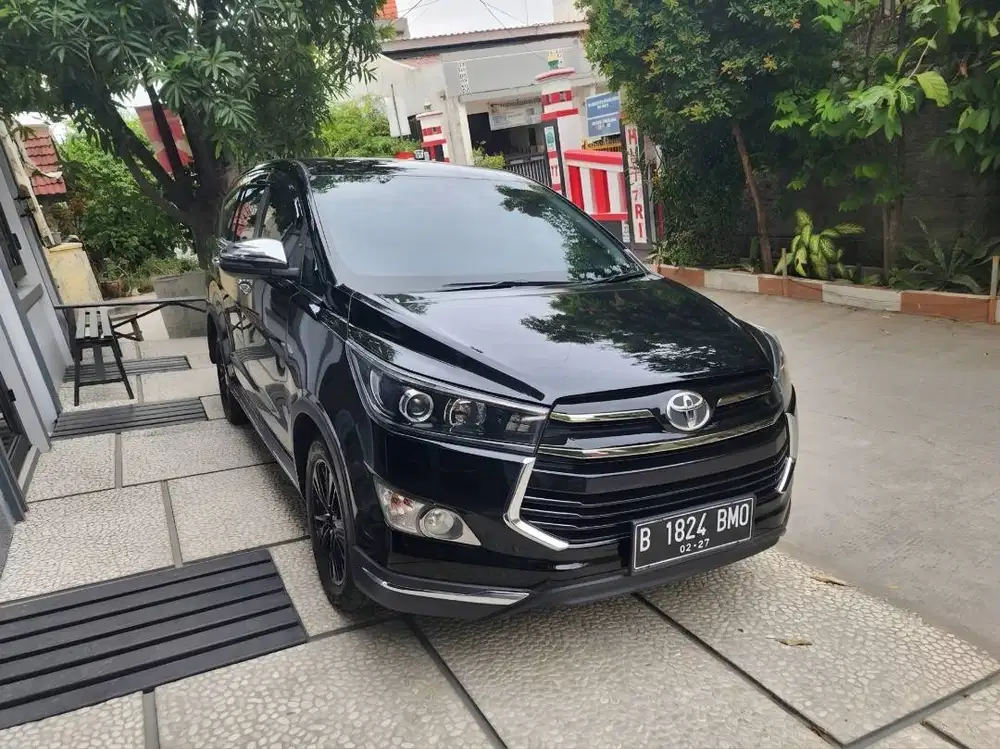 Toyota Kijang Innova Inova Venturer AT Matic Tahun 2018 Hitam , 2017