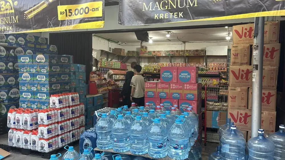 Karyawan toko cewek