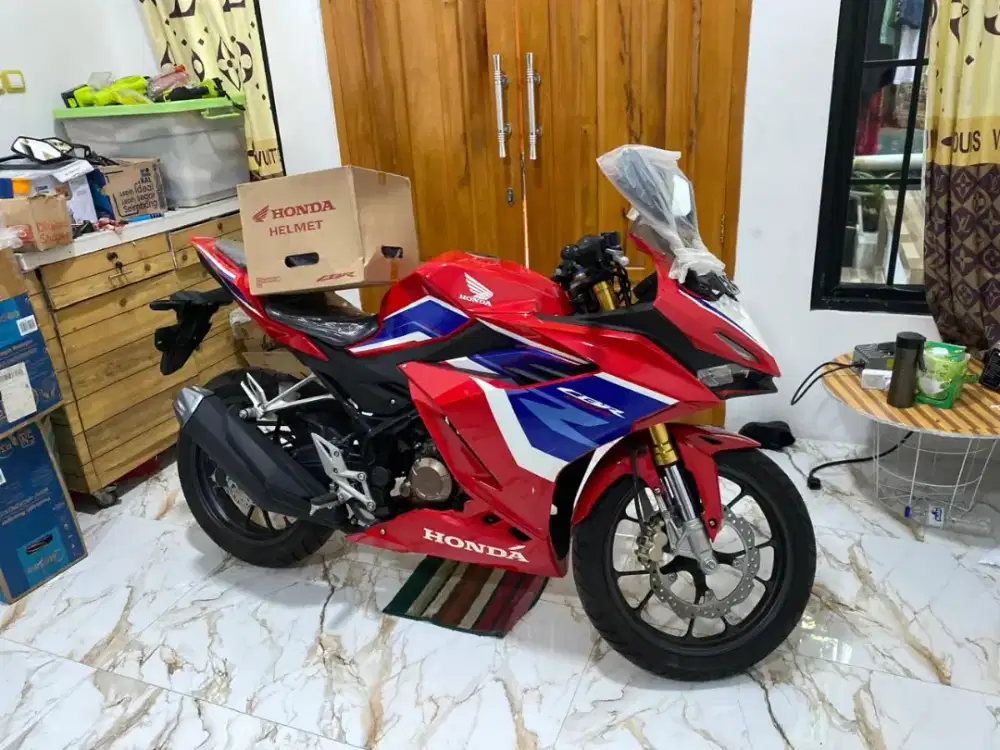 CBR150R TRICOLOR KM100PERAK