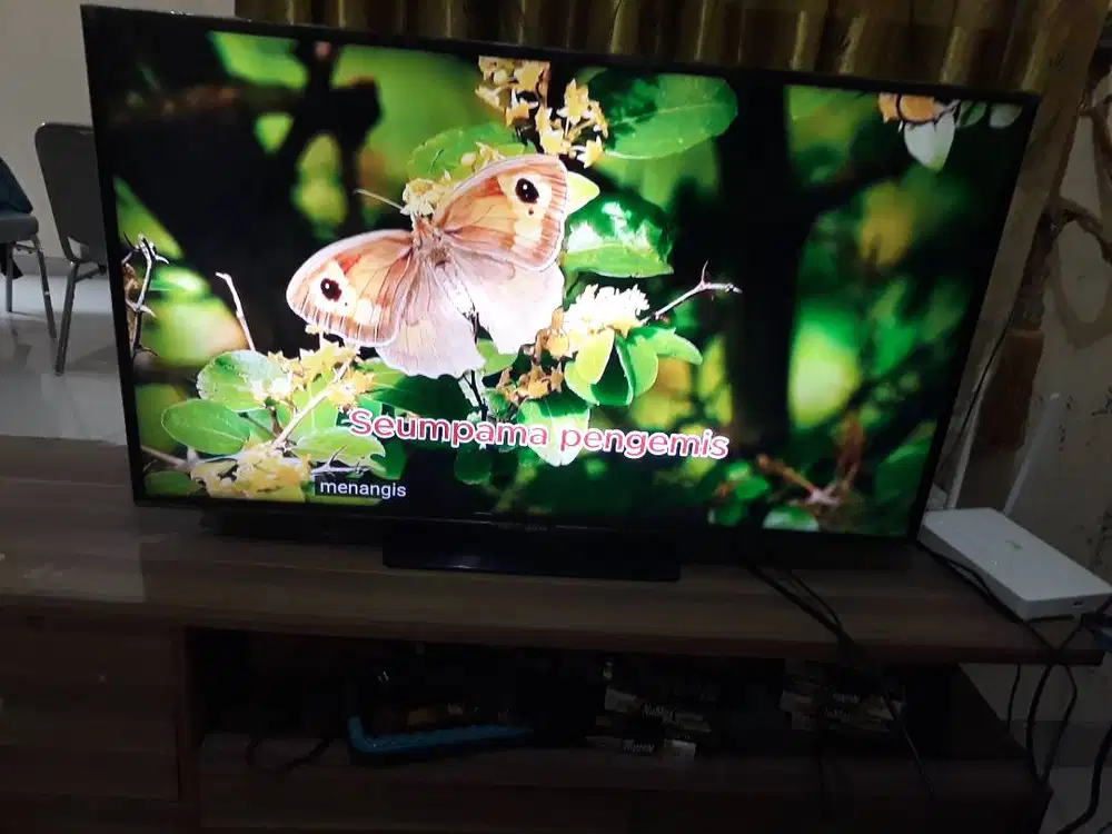 DIJUAL TV LED MERK SAMSUNG 40 INCH