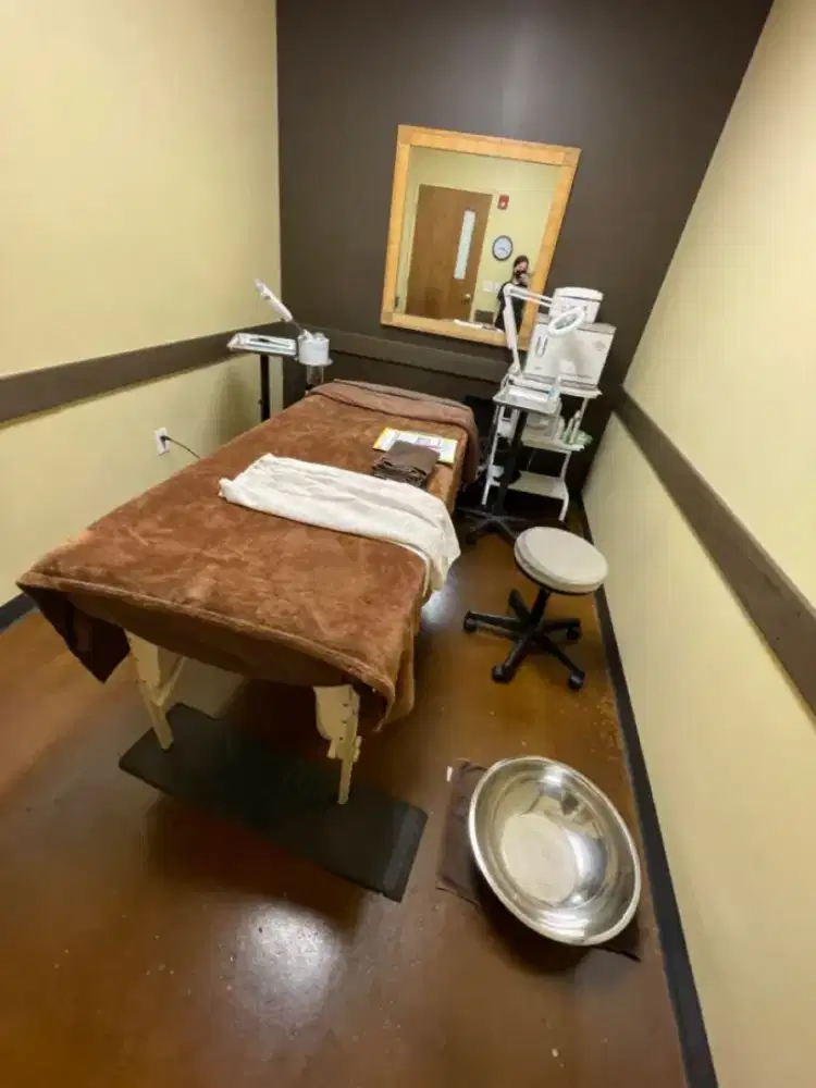 Butuh 2 orang wanita untuk spa