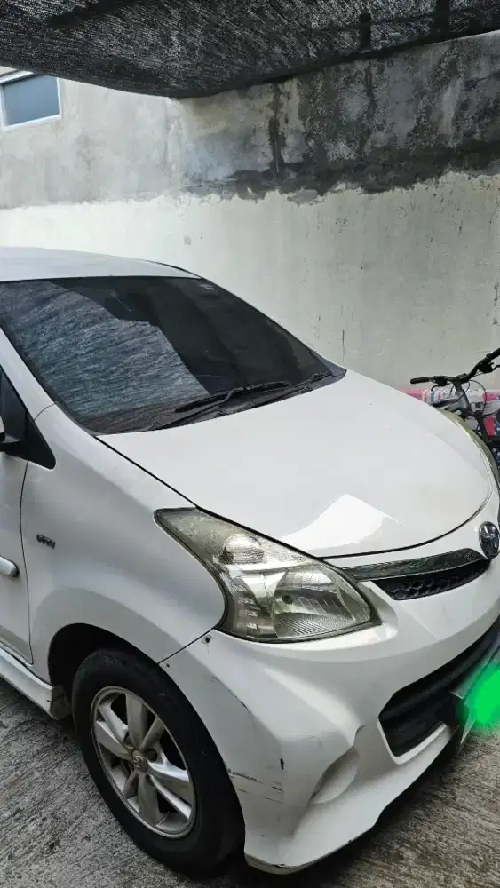 Avanza Veloz 2013 - Putih Matic