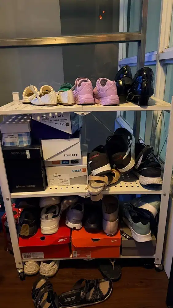 Preloved rak sepatu besi