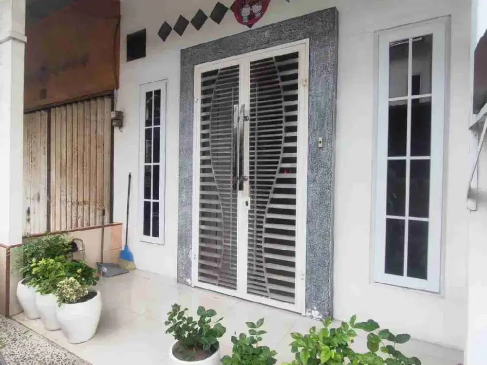 RUMAH JALAN SUNGGAL KOMPLEK GRAHA SUNGGAL - DAERAH RINGROAD