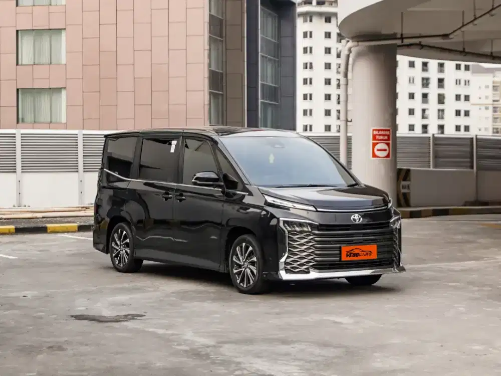 TOYOTA VOXY AT 2023