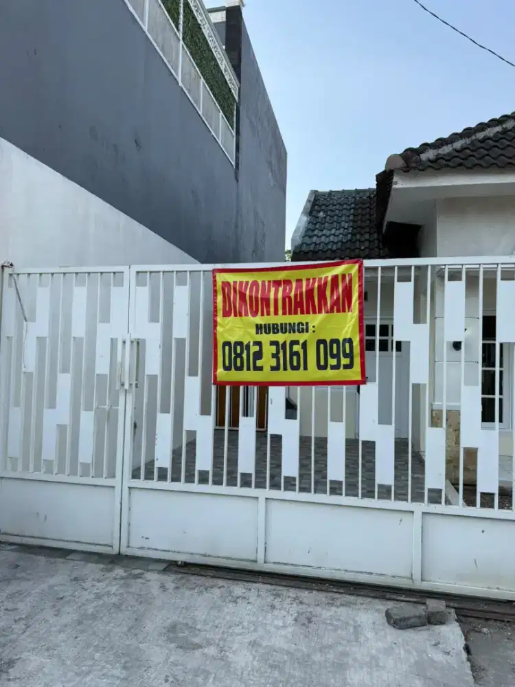 Disewakan Rumah strategis dekat mall