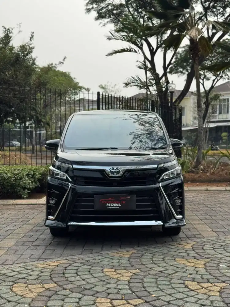 Toyota Voxy 2.0 AT 
NIK 2020
