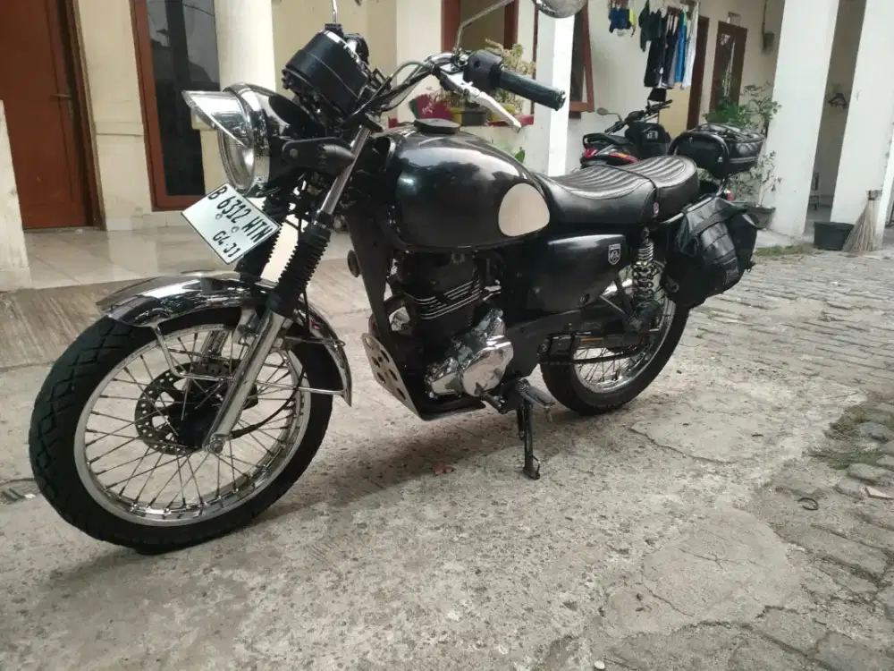 Kawasaki w175 tahun 2018