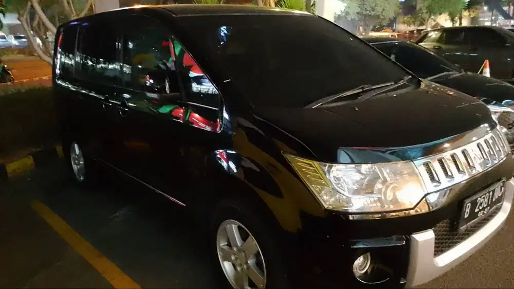 Delica 2015 Hitam