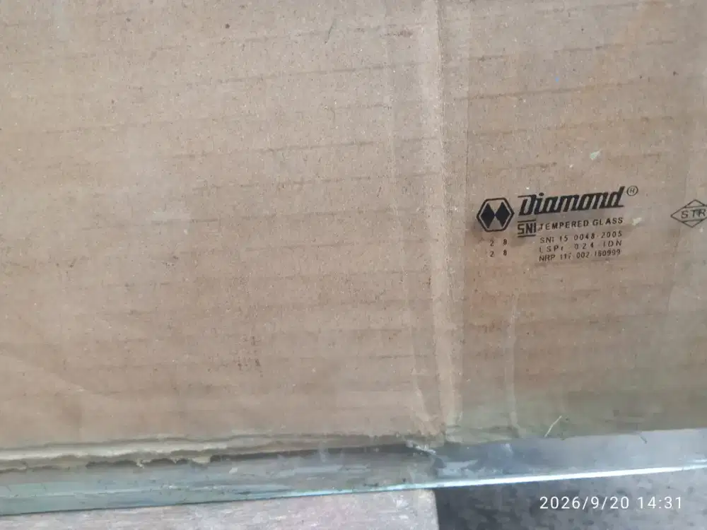 Dijual murah kaca samping jendela kiri masih bagus tidak ada goresan