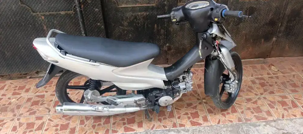 Dijual Suzuki Smash tahun sekitar 2004.