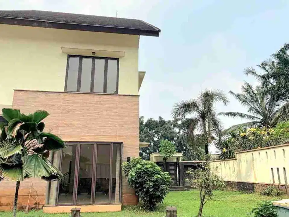 Dijual rumah Lebak Bulus Jakarta Selatan, ada swimming pool, dekat mall, sekolahan, perkantoran TB simatupang, murah rapi siap huni