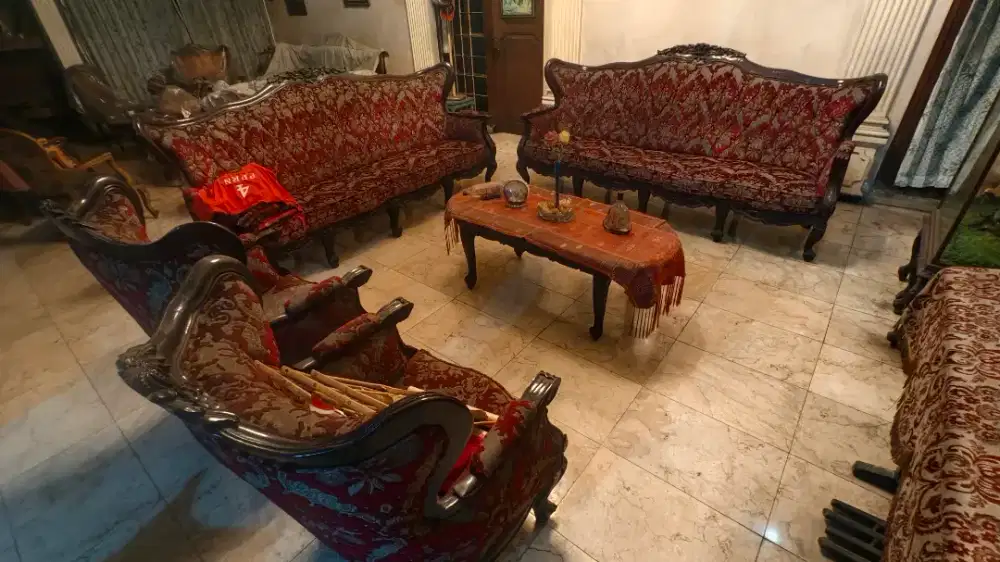 Dijual satu set sofa antik kayu jati