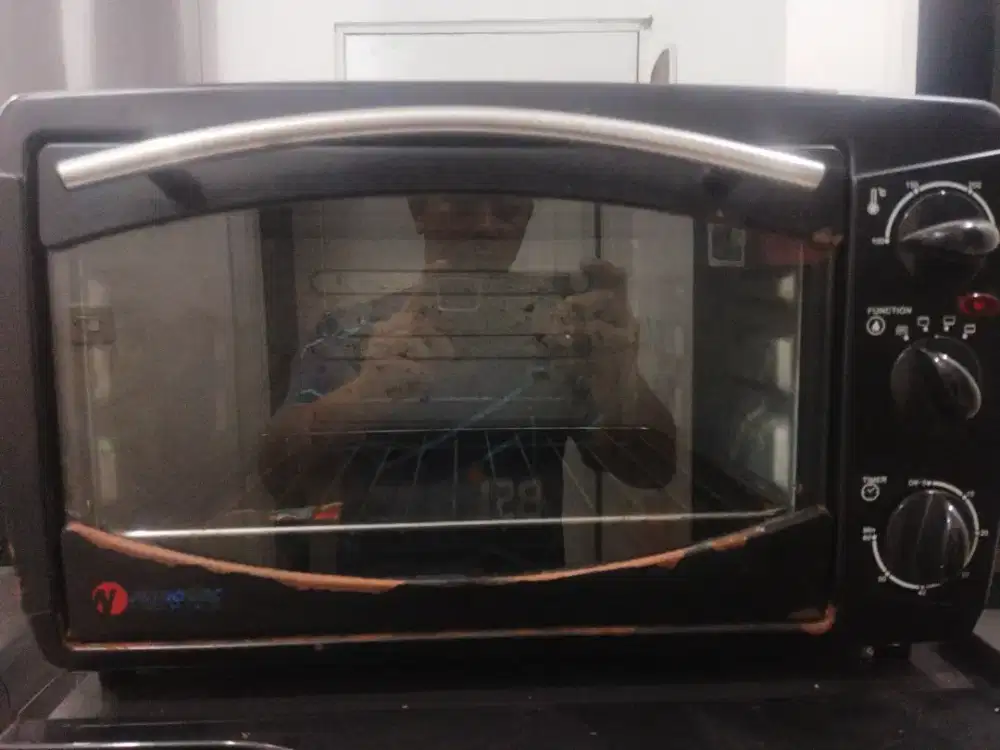 Microwave oven listrik