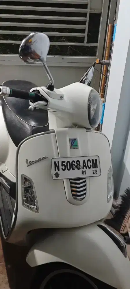 Jual vespa GTS tahun 2016 warna putih