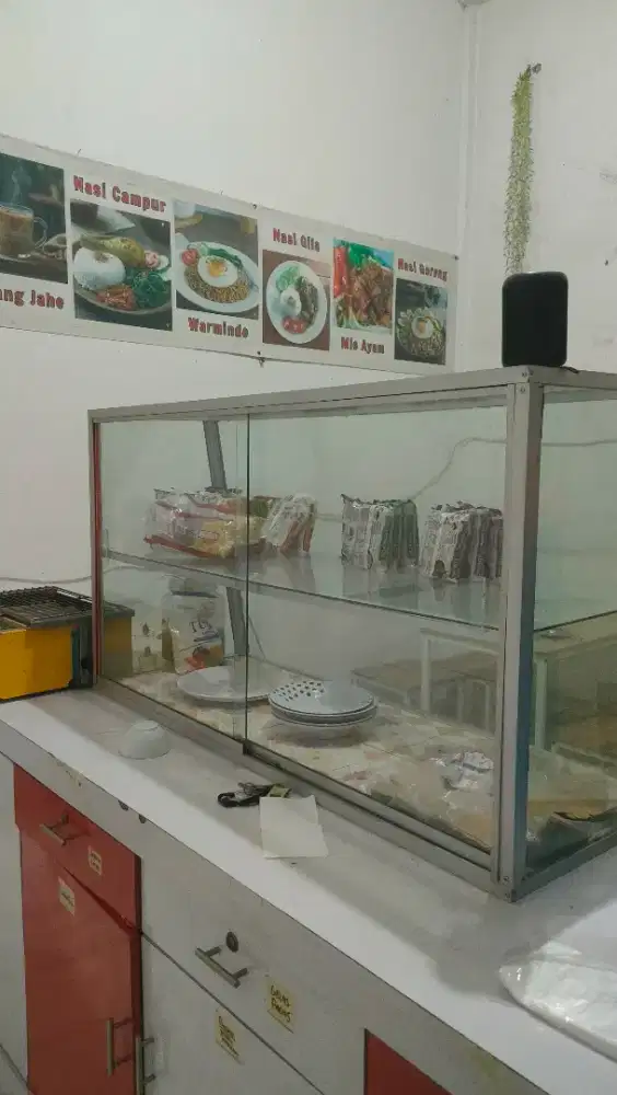 Etalase Kaca Duduk 120cm