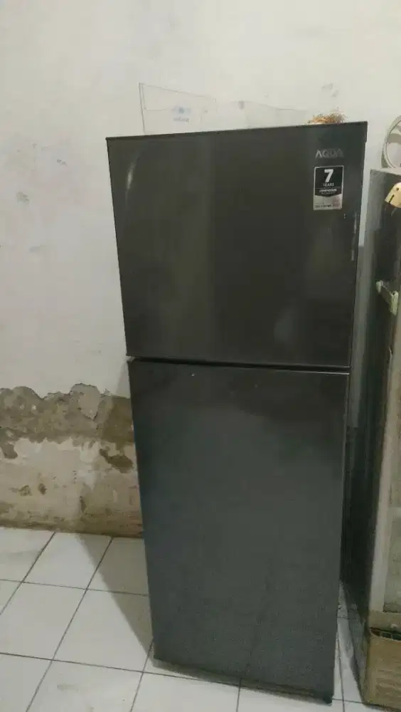 Kulkas 2 pintu merk aqua