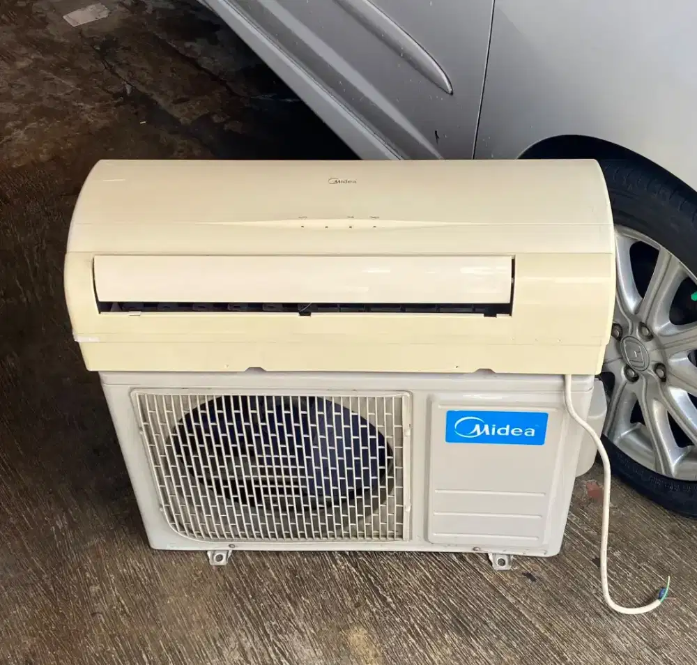 AC midea 1/2 pk dingin