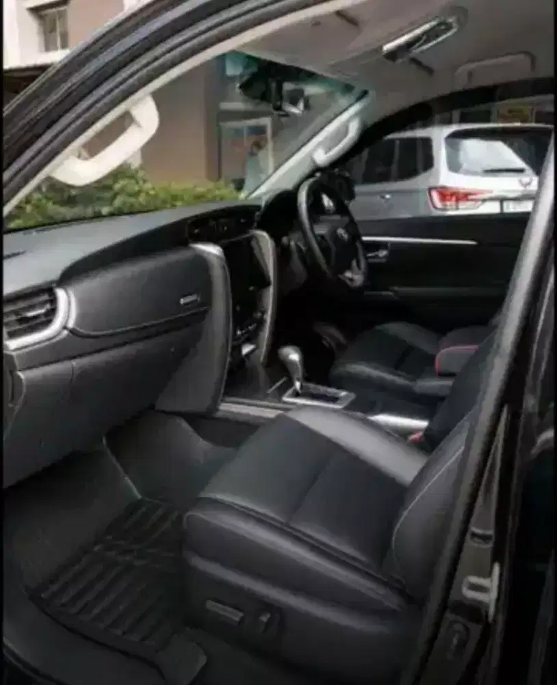 Dijual ** SIAPA CEPAT DIA DAPAT ** Mobil No minus & Siap pakai