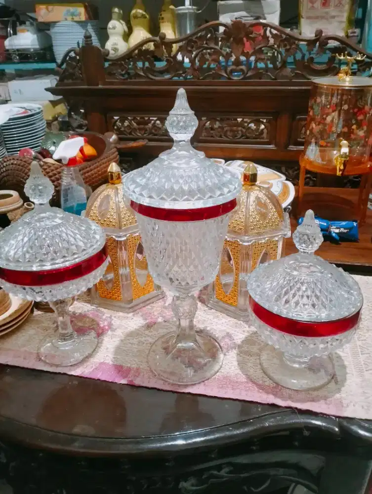 Tempat kue kristal