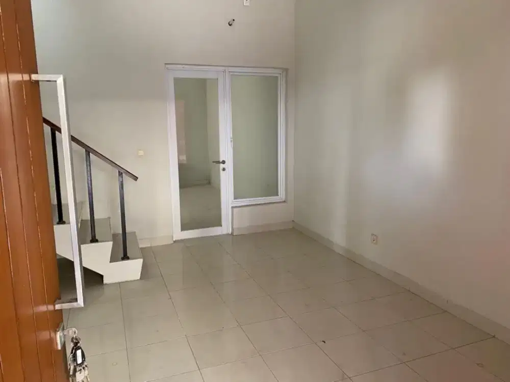 Rumah 2 lantai Primier Cipondoh, siap huni, bebas banjir