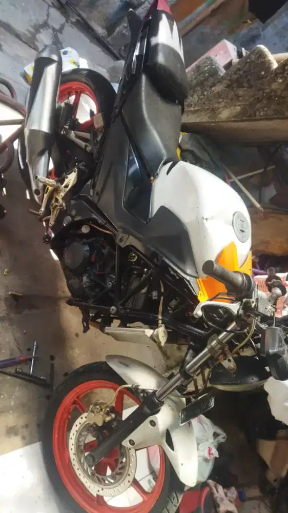 Honda cbr 150r k45a repsol komplit BU jual cepat