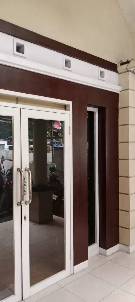 Disewakan  Ruang Usaha / Kantor Lokasi   Sayap Jalan  Riau