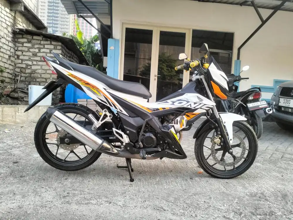 Honda sonic 2017 lengkap mulus