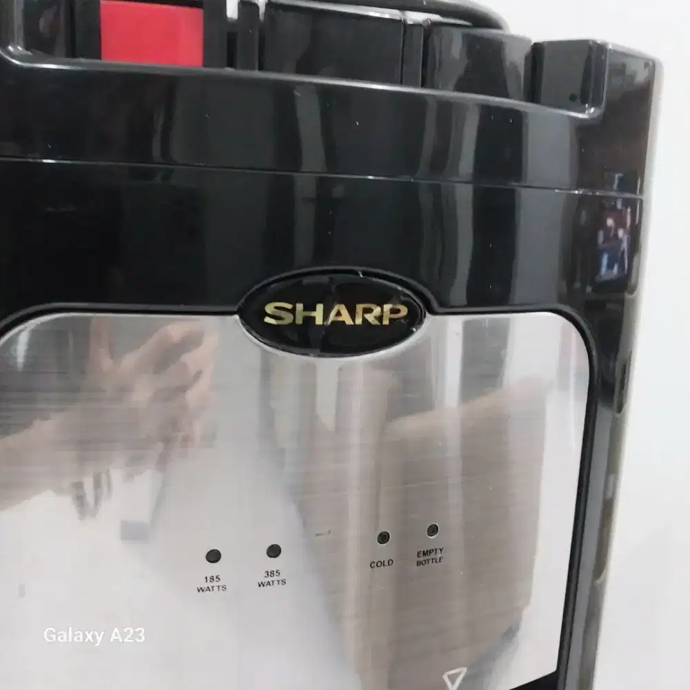 Dispenser merk Sharp. ..Low watt