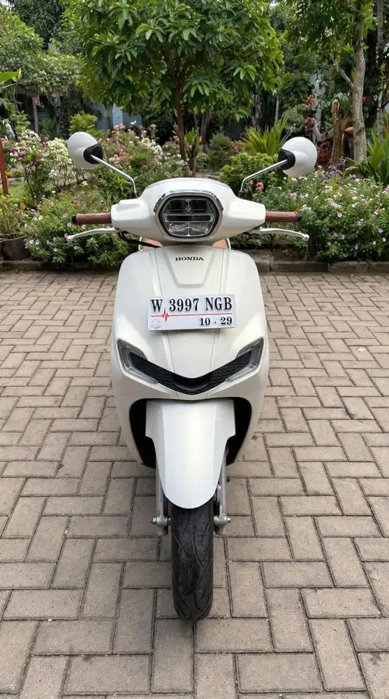 Stylo 160 ABS 2024 Putih elegant