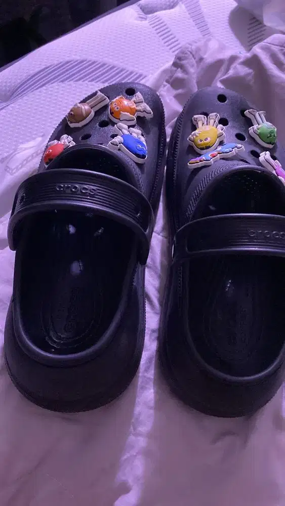 Sendal crocs unisex limited edition