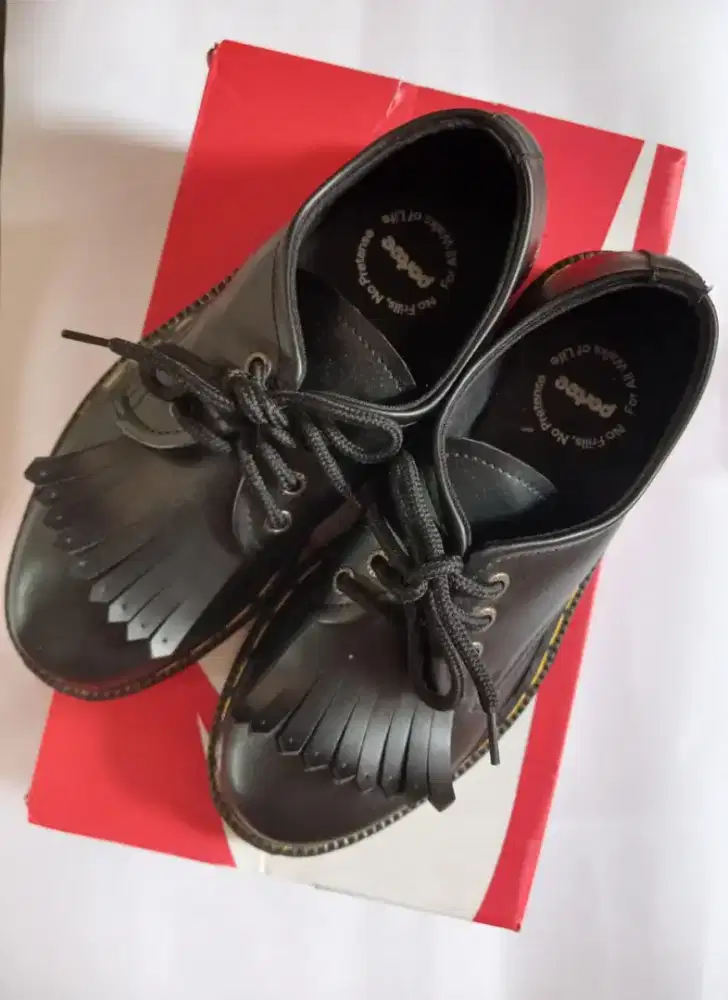 Portee Goods Derby shoes (with a detachable fringe kiltie accessory)