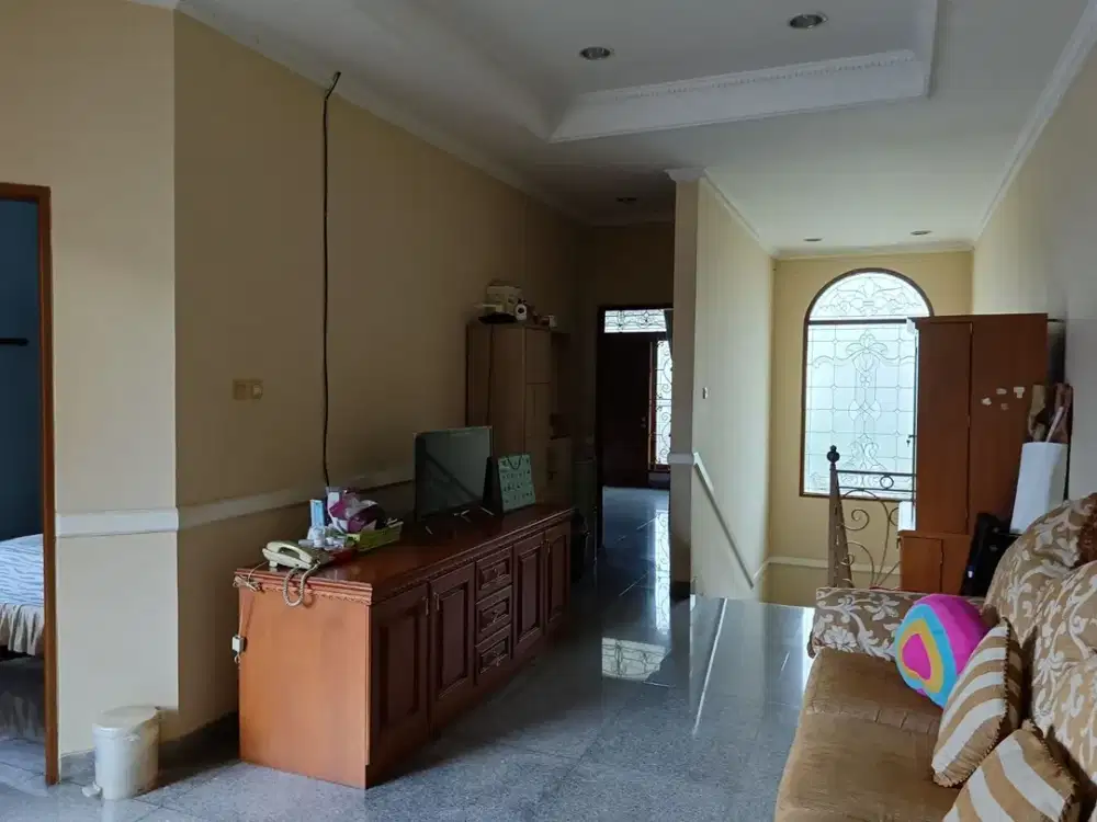 Rumah Mewah Strategis di pusat kota