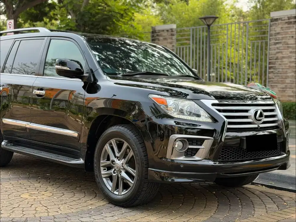 Lexus LX570 2012 F-Sport Bodykit