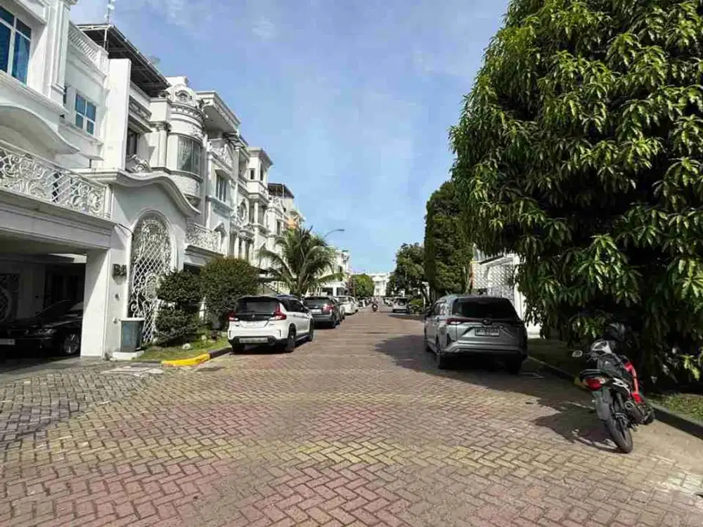 Dijual Villa The Palace