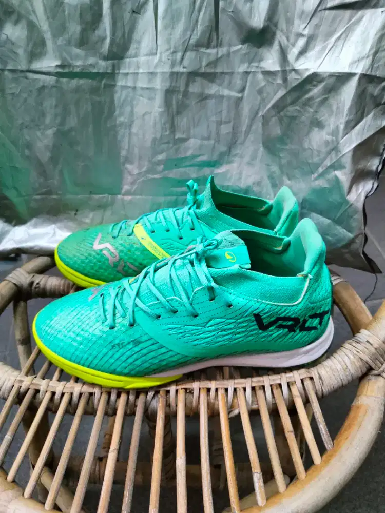Sepatu minisoccer Decathlon III Turf (TF) 41, sepatu bola Givru 41
