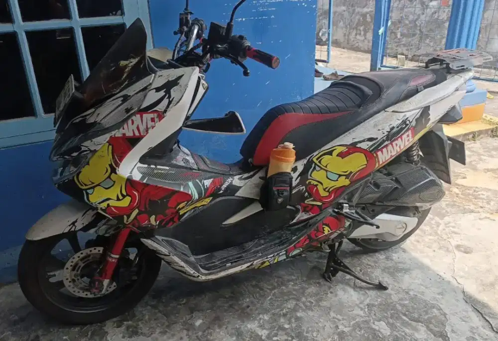 Dijual Honda PCX 2018 Full Variasi Decal Marvel Iron Man