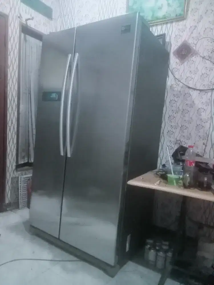 Di jual kulkas 2 pintu besar SidebySide merk Samsung NORMAL SIAP PAKAI