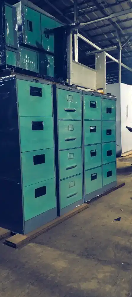 Lemari besi kantor/rumah minus kunci . Ex kantor
